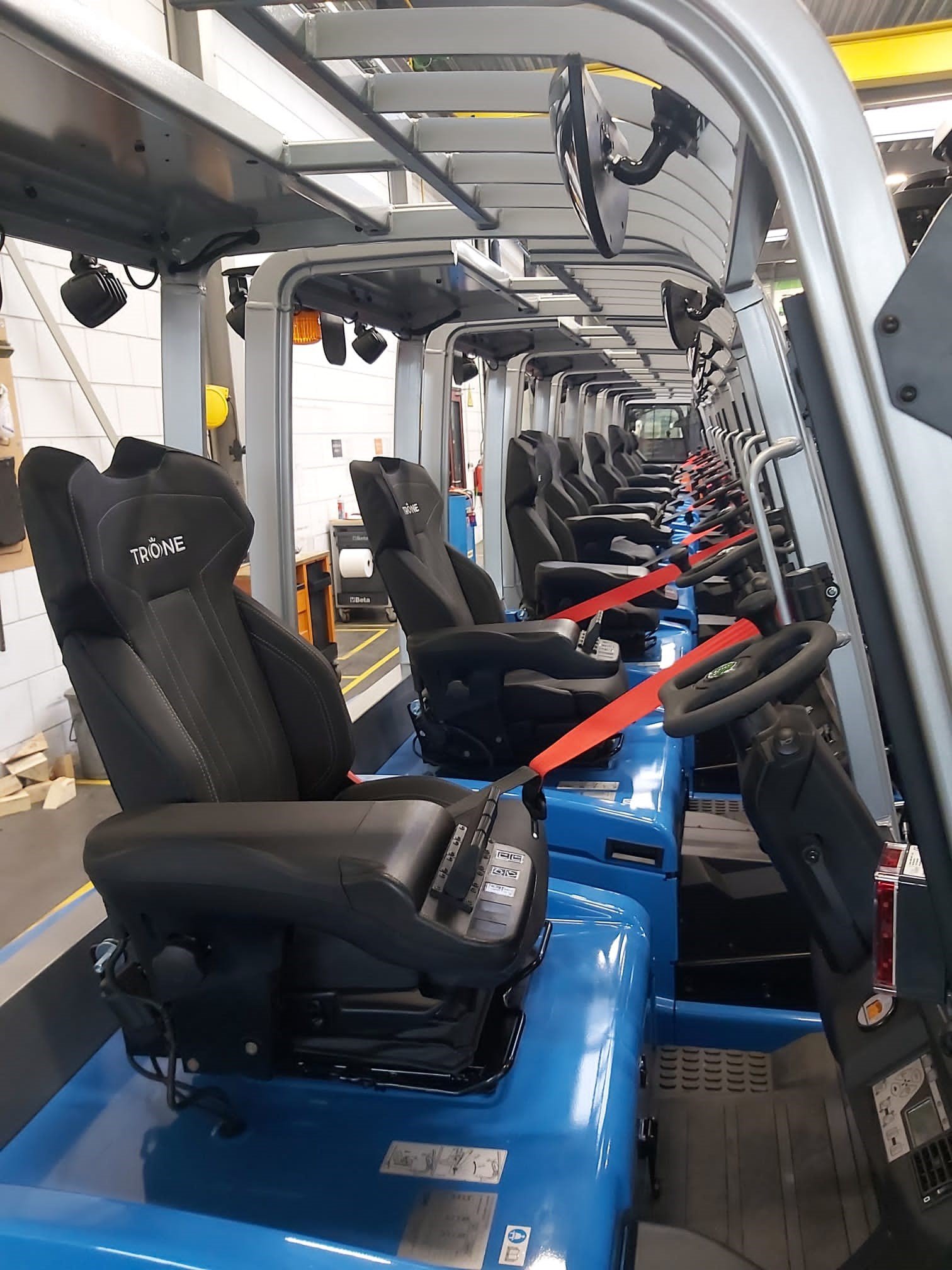 trône lowback seat is used in a large number of forklift trucks