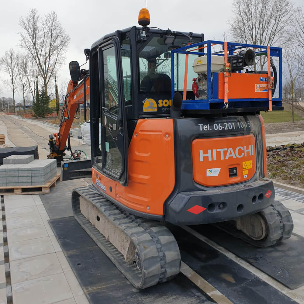 trone-highback-hitachi-minigraver-1
